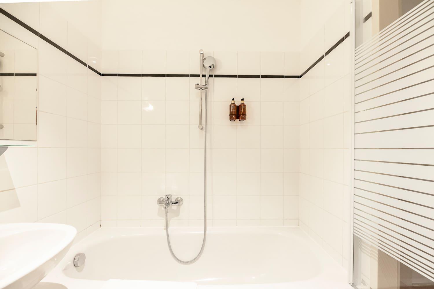 Roomy For 2 - 4 In Hip Area & Free Parking Appartamento
